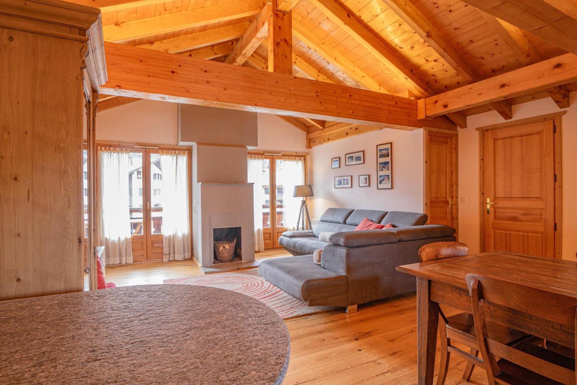 Apartment Capucin - A 3 Bedroom Chamonix Mountain Loft ภายนอก รูปภาพ