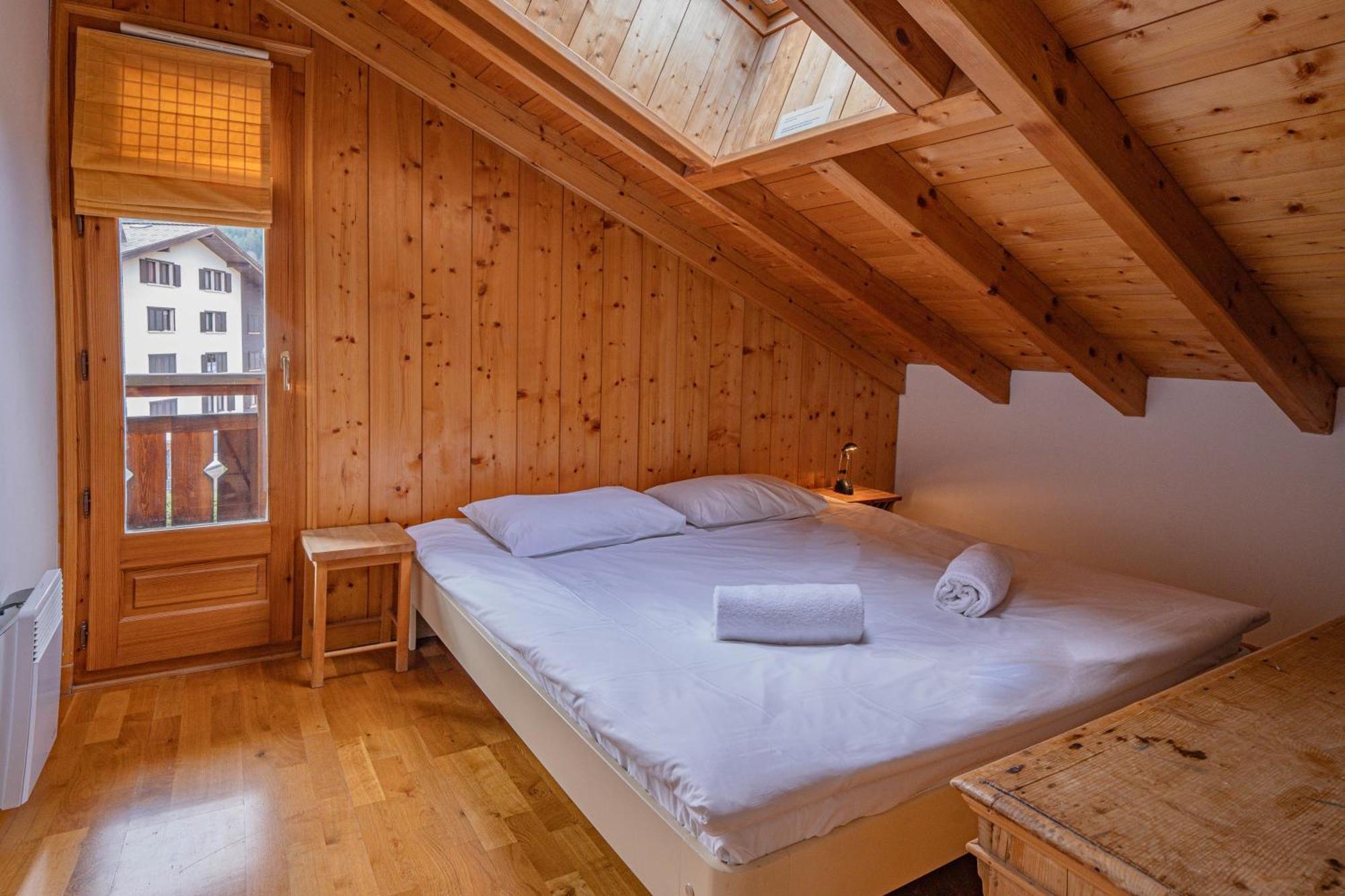Apartment Capucin - A 3 Bedroom Chamonix Mountain Loft ภายนอก รูปภาพ