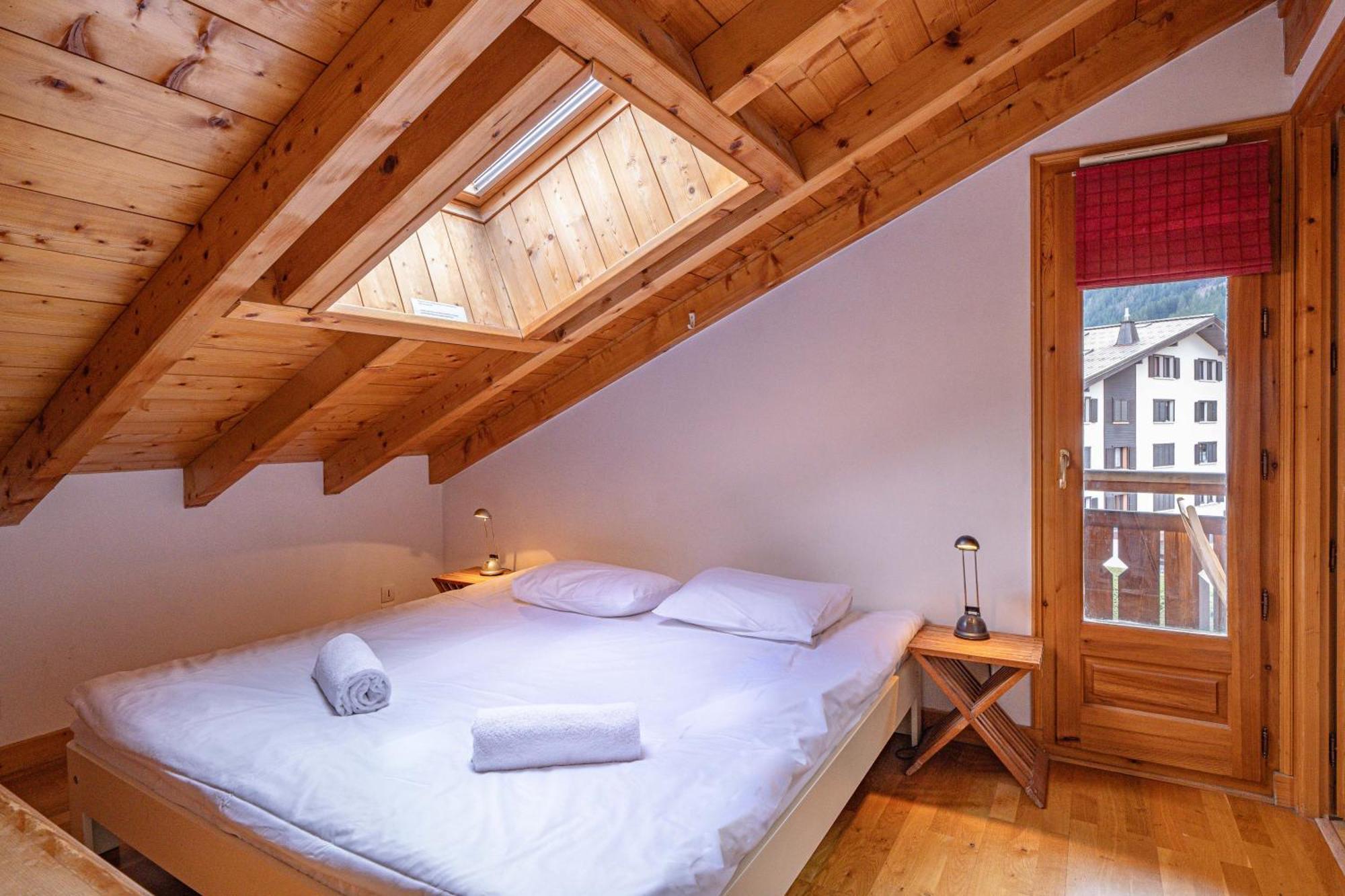 Apartment Capucin - A 3 Bedroom Chamonix Mountain Loft ภายนอก รูปภาพ