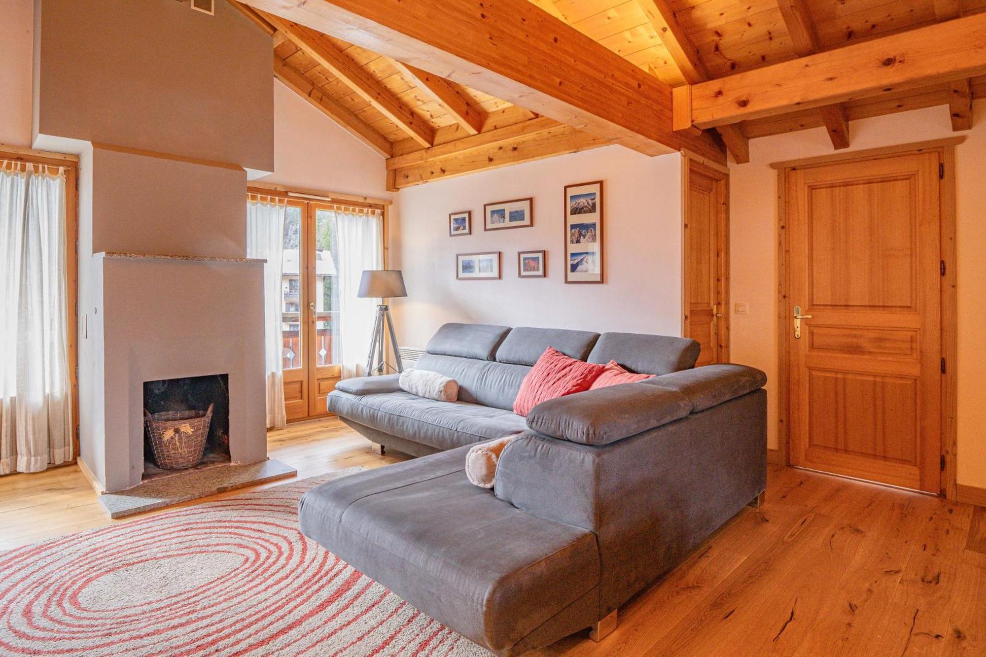 Apartment Capucin - A 3 Bedroom Chamonix Mountain Loft ภายนอก รูปภาพ