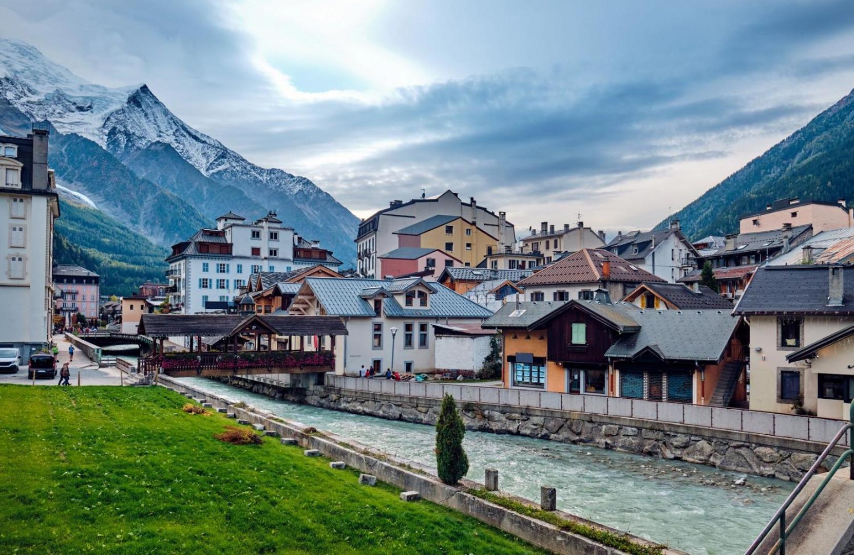 Apartment Capucin - A 3 Bedroom Chamonix Mountain Loft ภายนอก รูปภาพ