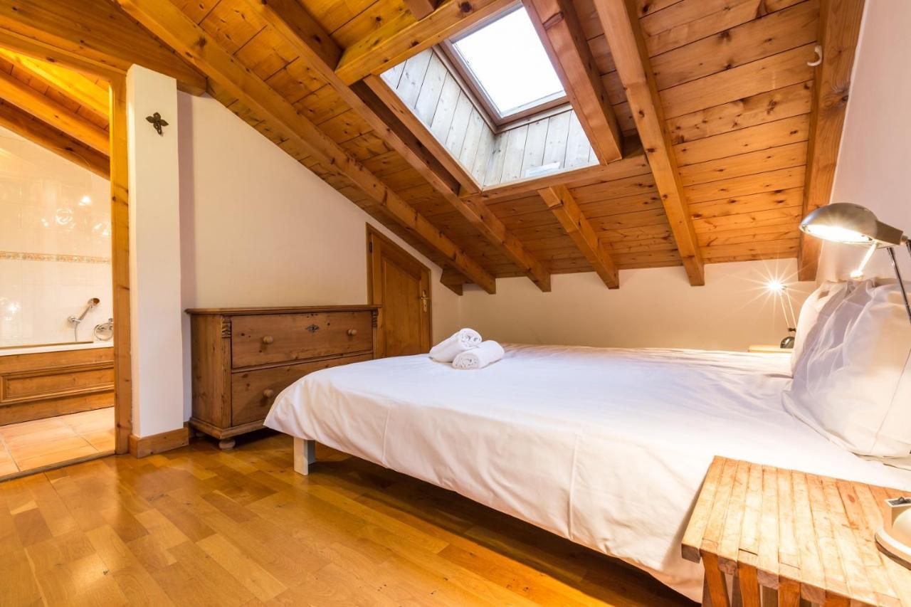Apartment Capucin - A 3 Bedroom Chamonix Mountain Loft ภายนอก รูปภาพ
