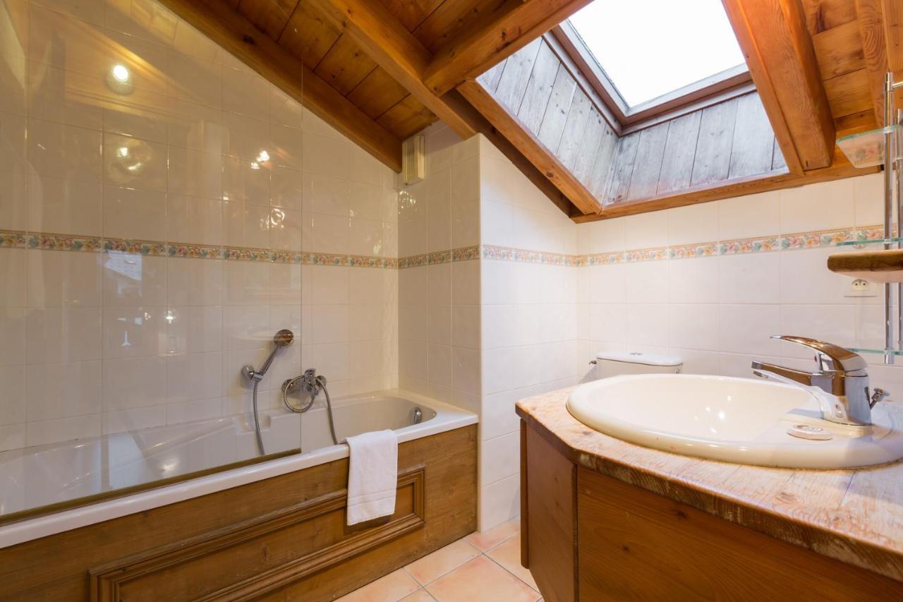 Apartment Capucin - A 3 Bedroom Chamonix Mountain Loft ภายนอก รูปภาพ