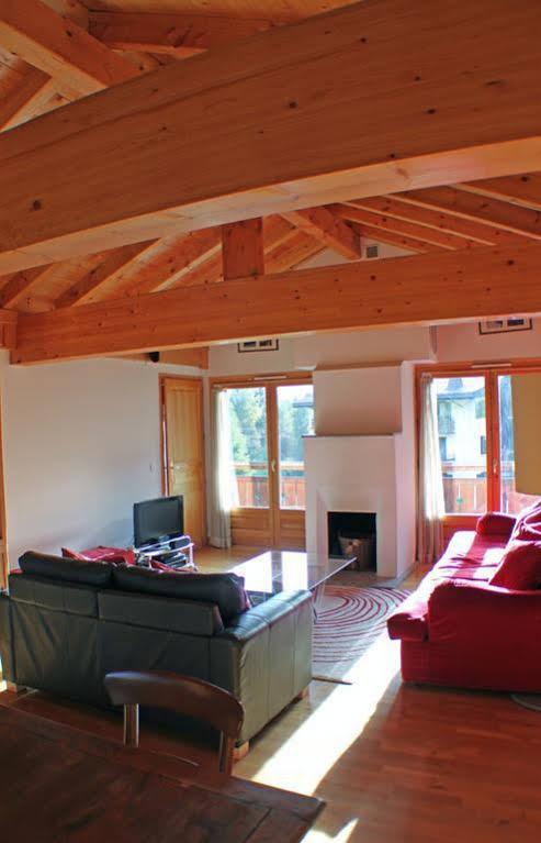Apartment Capucin - A 3 Bedroom Chamonix Mountain Loft ภายนอก รูปภาพ